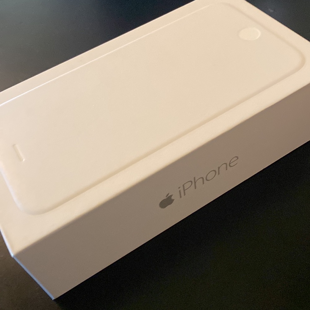 iPhone 6 silver box